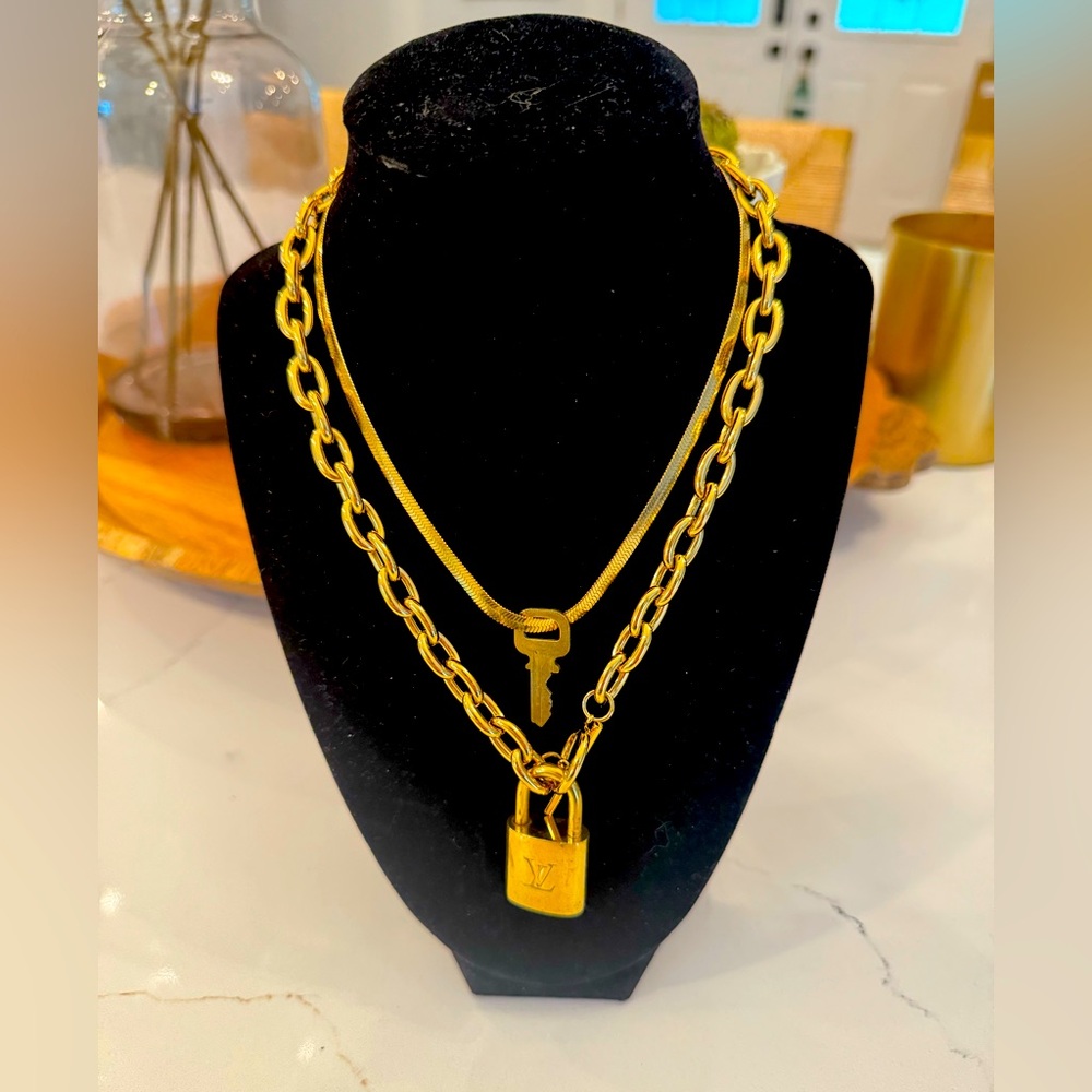 Louis Vuitton #340 Lock & Key on New Unbranded 18k Gold Chains
